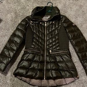 Bernardo puffer jacket. Size small.